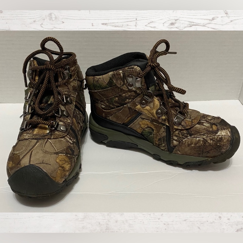 Camp Ozark Trail boots/ Youth